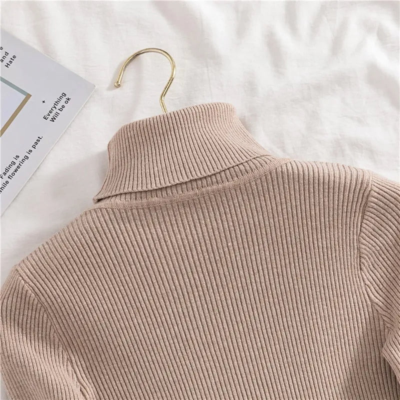 Sara Turtleneck | Soft & Trendy